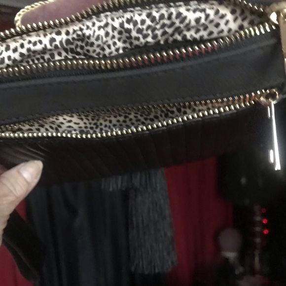 🖤”NWOT”🖤BLACK WRISTLET/CROSSBODY REMOVABLE STRAP - Picture 4 of 5